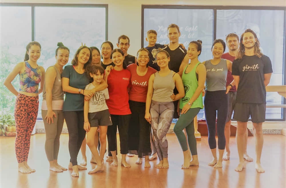 Trải nghiệm lớp Yoga cộng đồng tại Zenith