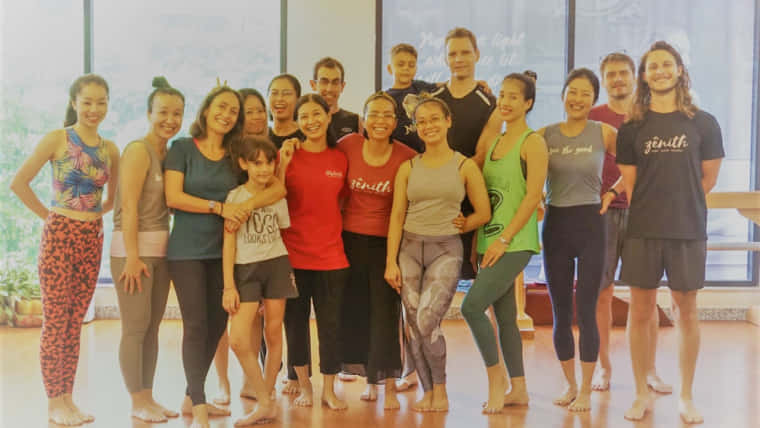 Trải nghiệm lớp Yoga cộng đồng tại Zenith