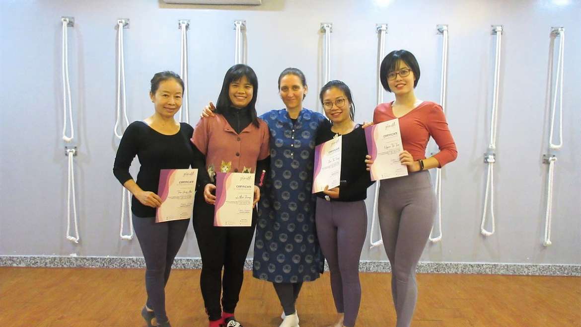 Khóa học 20 Giờ Yoga Với Dây Tường