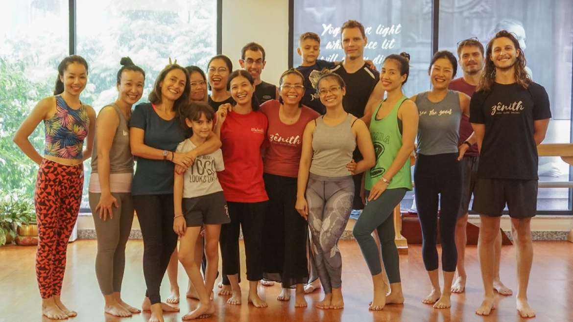 Lớp Yoga Cộng Đồng: Nền Tảng Tuyệt Vời Cho Sự nghiệp Yoga và Sự Thành Công Trong Tương Lai