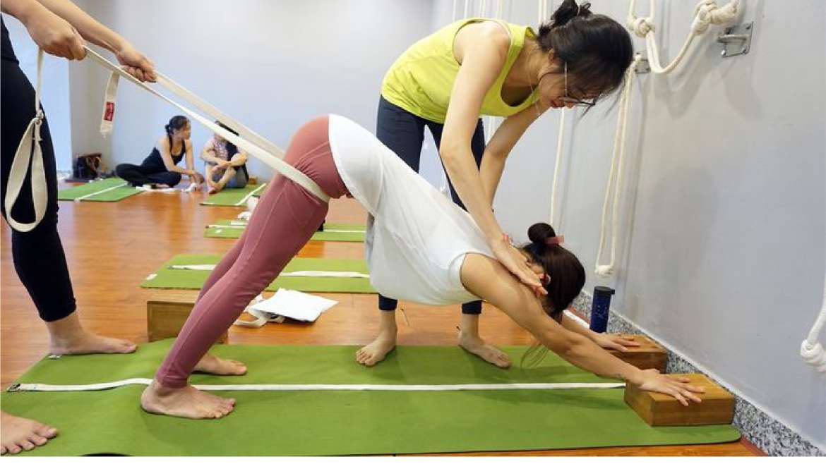 20H Thực hành Yoga CHUYÊN SÂU với dụng cụ hỗ trợ